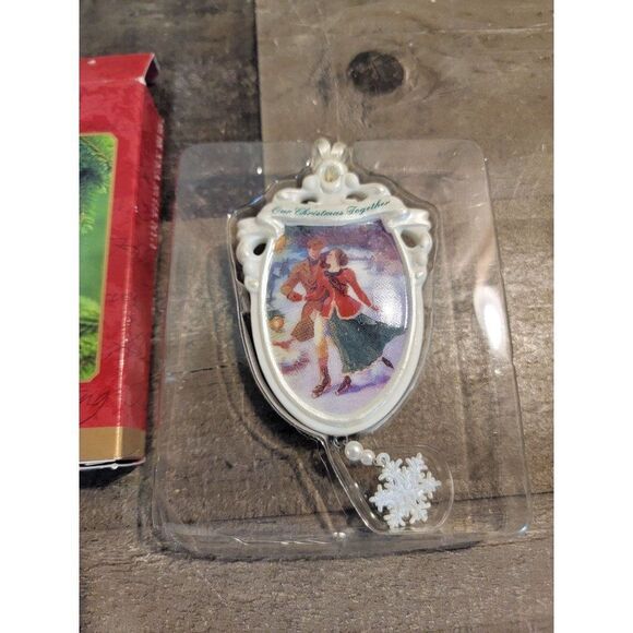 Hallmark Our Christmas together 2000 ornament xmas skating couple - Picture 3 of 4